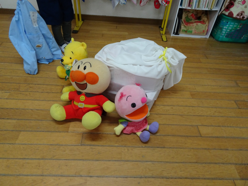 なんとなんと!プレゼントまで!!あわてんぼうのサンタさんが忘れていったのかな?