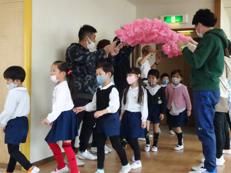 大きな拍手で