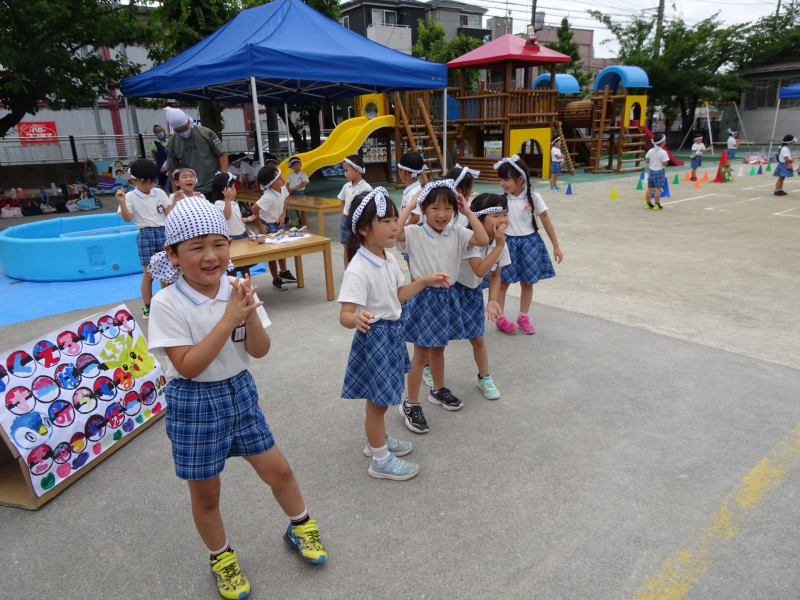 ねじり鉢巻き締めて。へい!いらっしゃい!!よってらっしゃい、みてらっしゃい!