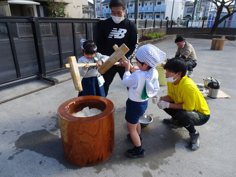 さぁ、年長さんは自分の力でやってみよう!