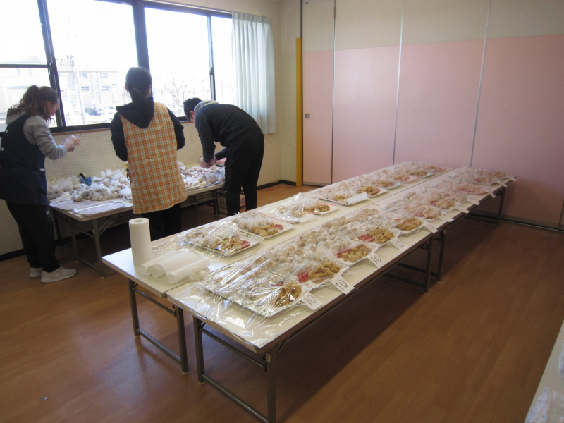 唐揚げ、ミニトマト、ゼリーも用意
