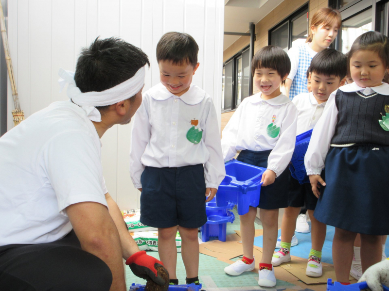 「お願いします!」年長さんはきちんと挨拶できるね!