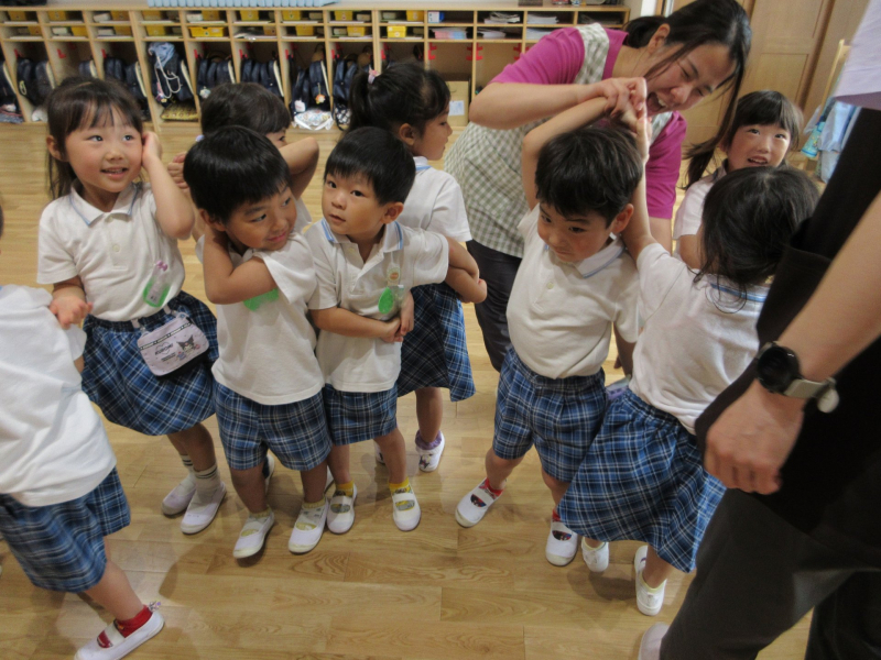 あらら?な~べ~な~べ~そ~こ抜け・・・れない~!