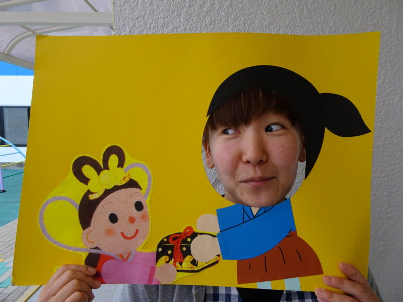 なんにちもあそんでしまったたろう。そろそろかえらないと!おとひめさまがおみやげに『たまてばこ』をくれました。