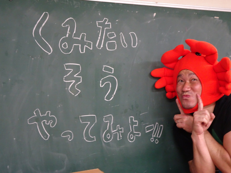 『ひこうき』と『びくとりー』。このふたつのくみたいそうをやってみよ~!!