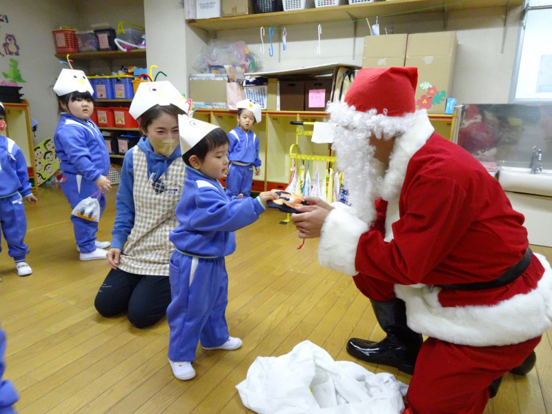 遠くから様子見てみよう…