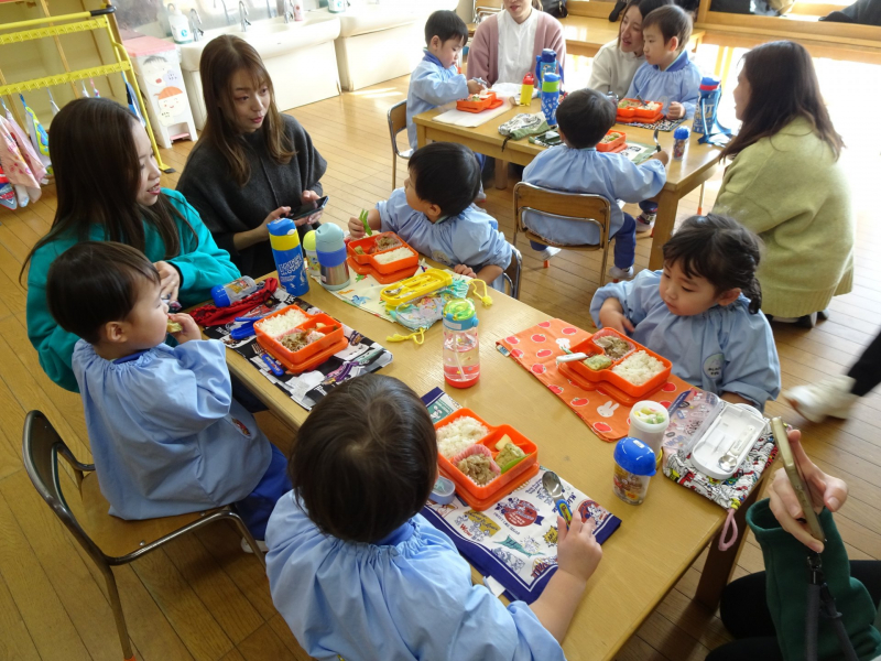 給食食べるところも見てもらお～