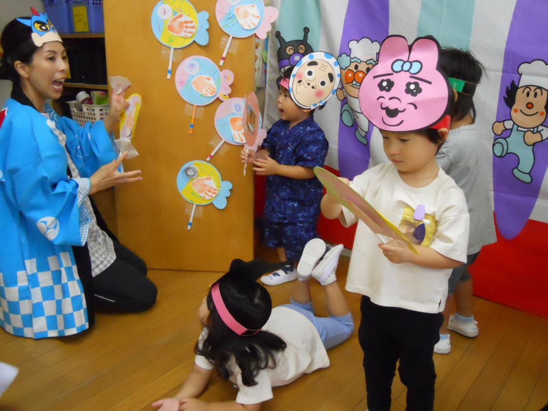 いらっしゃい！うちわはいかがっすか？