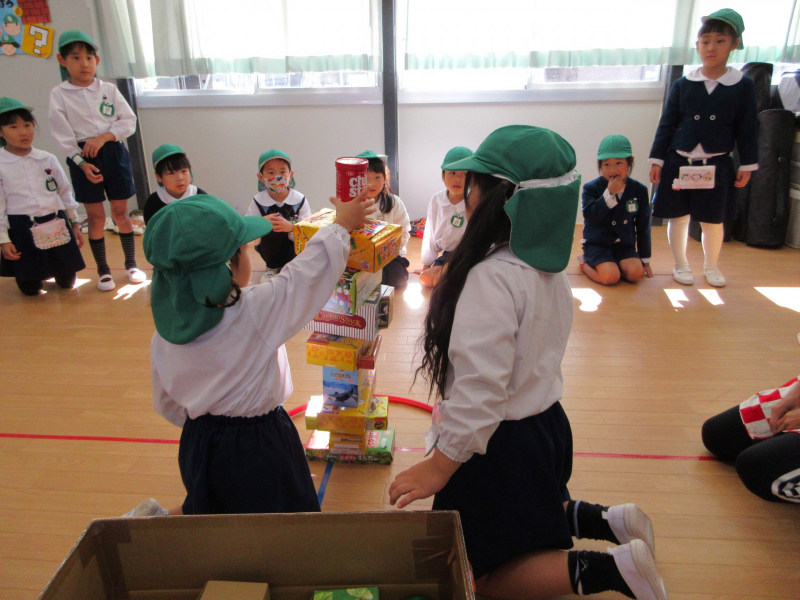 見守られながらそ～っと積み上げて…