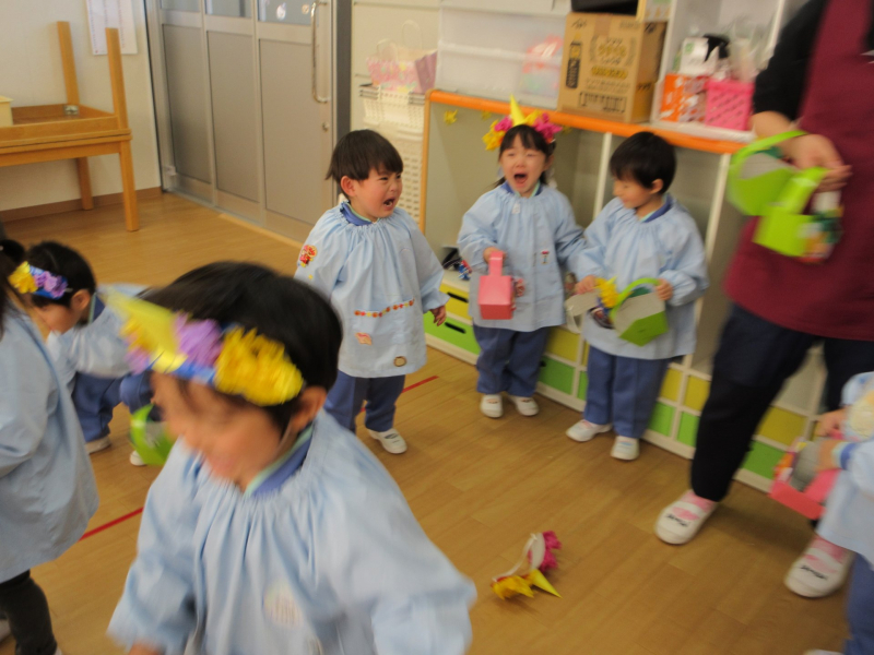 ぎゃー！！おがあざーん！！だずげで～！！